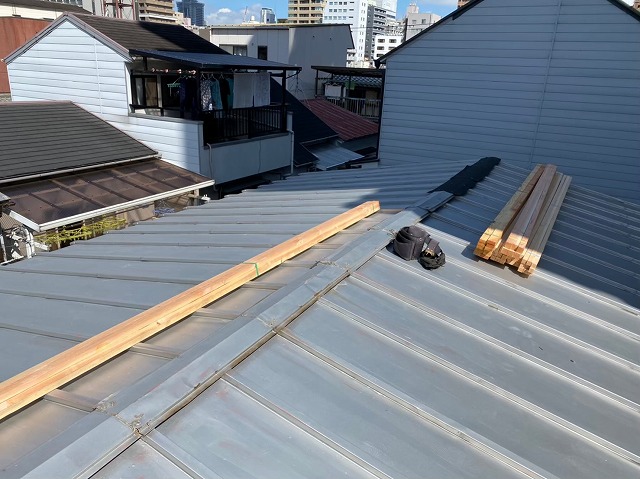 瓦棒葺き屋根の葺き替え